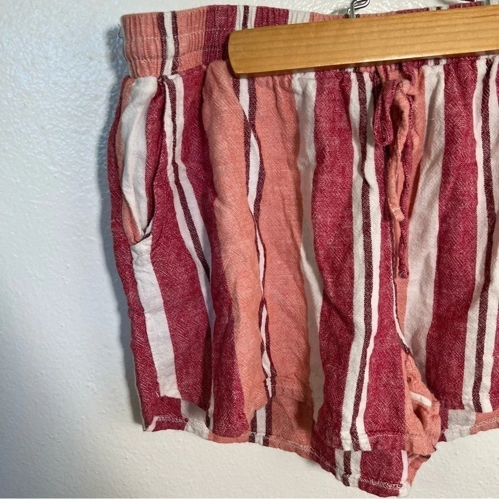 Universal Thread Women's Size Small Shorts White Red Peach Stripes Pockets Linen